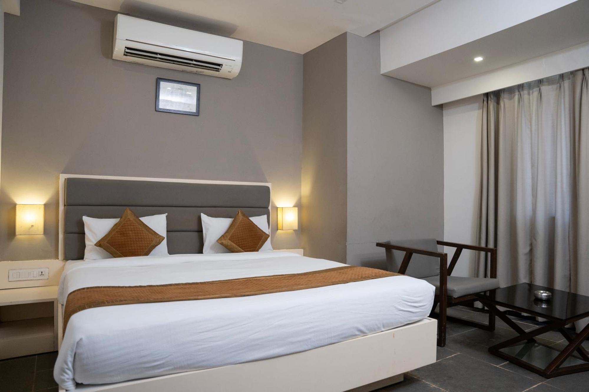 דהרוואד Hotel Dwarawata מראה חיצוני תמונה