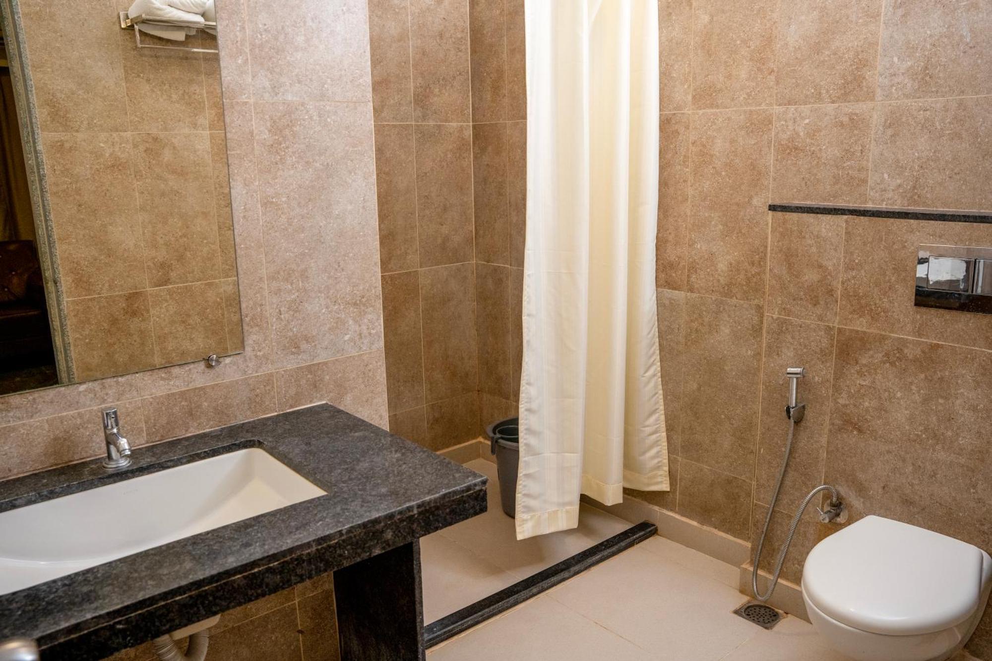 דהרוואד Hotel Dwarawata מראה חיצוני תמונה