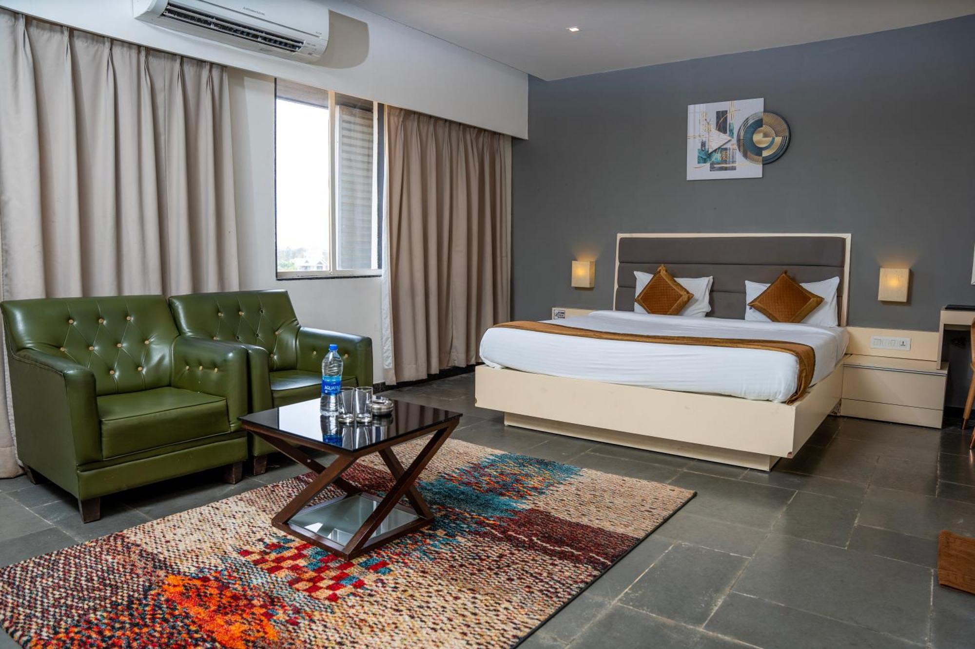 דהרוואד Hotel Dwarawata מראה חיצוני תמונה